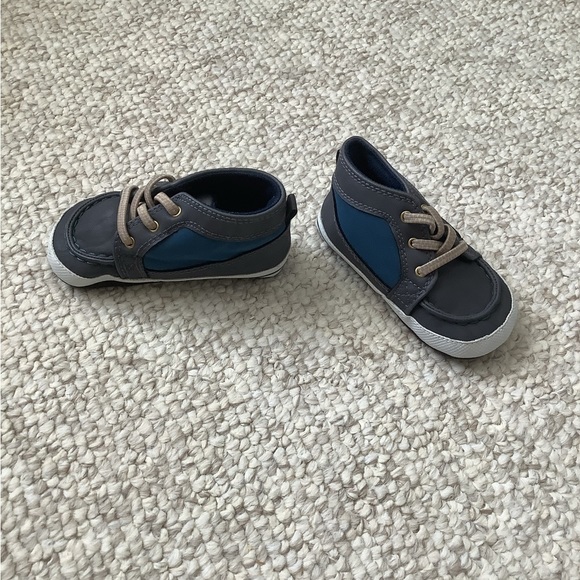 NWOT Carters Gray Blue Early Walker Sneakers Elastic Strings 9-12 Months - Picture 2 of 5